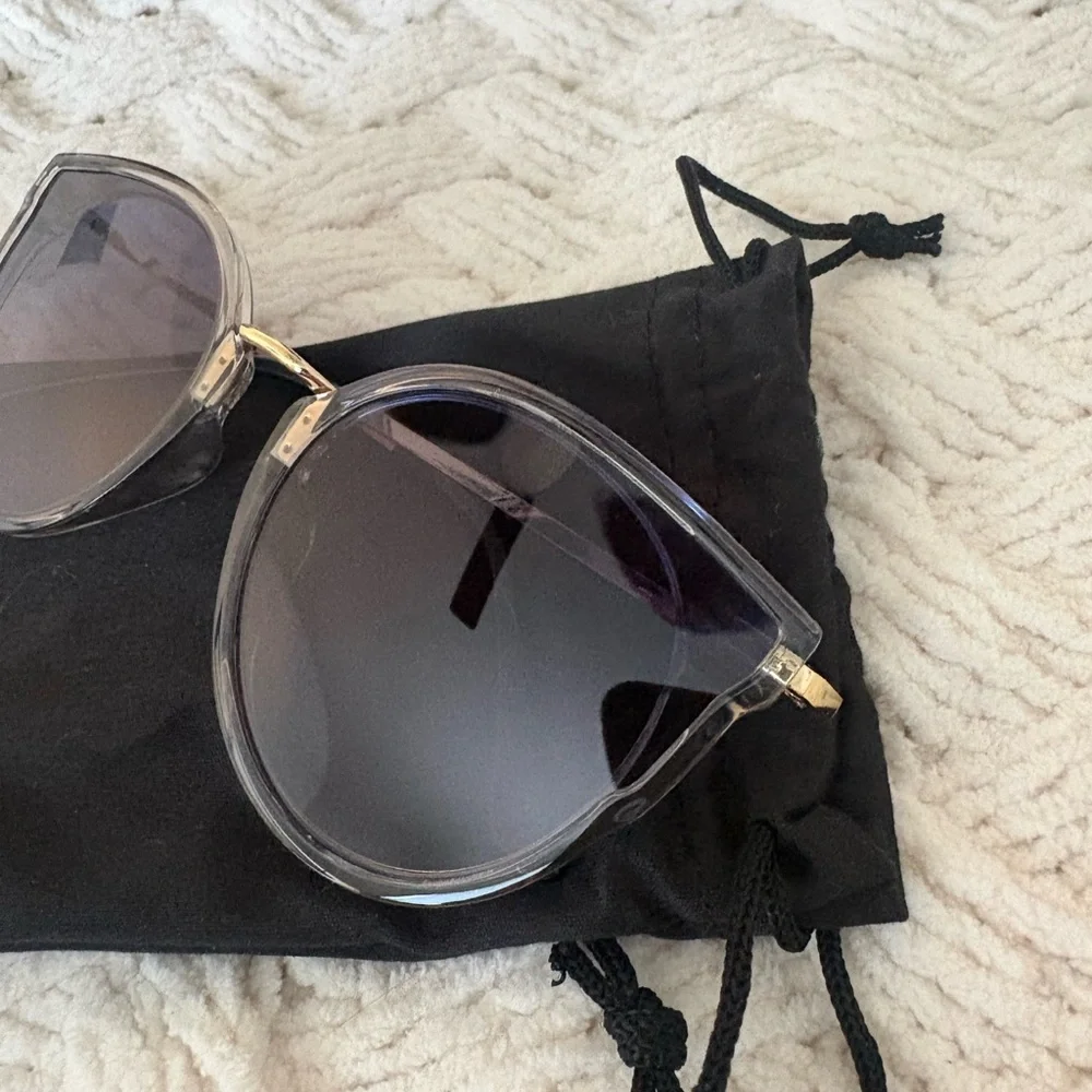FEISEDY Black Cat Eye Sunglasses - Picture 4 of 4